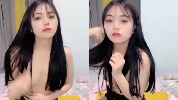 黑丝骚货浪叫自慰 边玩奶头边抠逼 道具震动爽到喷水